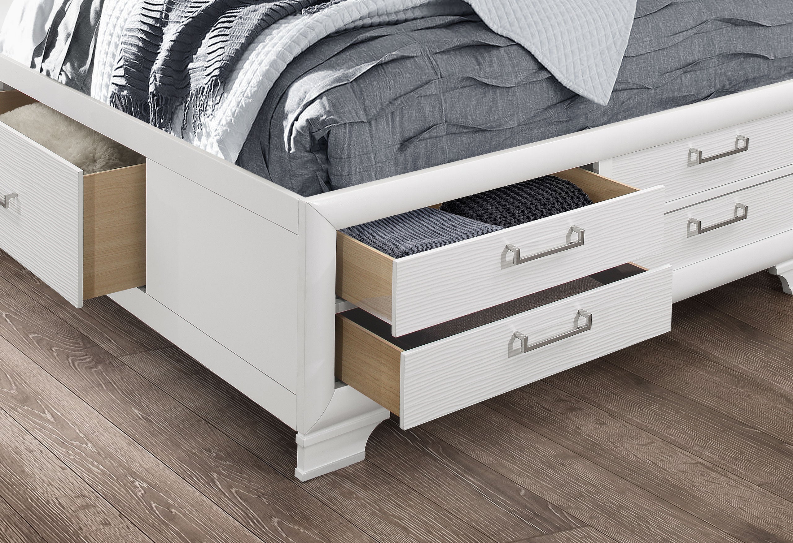 JORDYN WHITE FULL BED GROUP