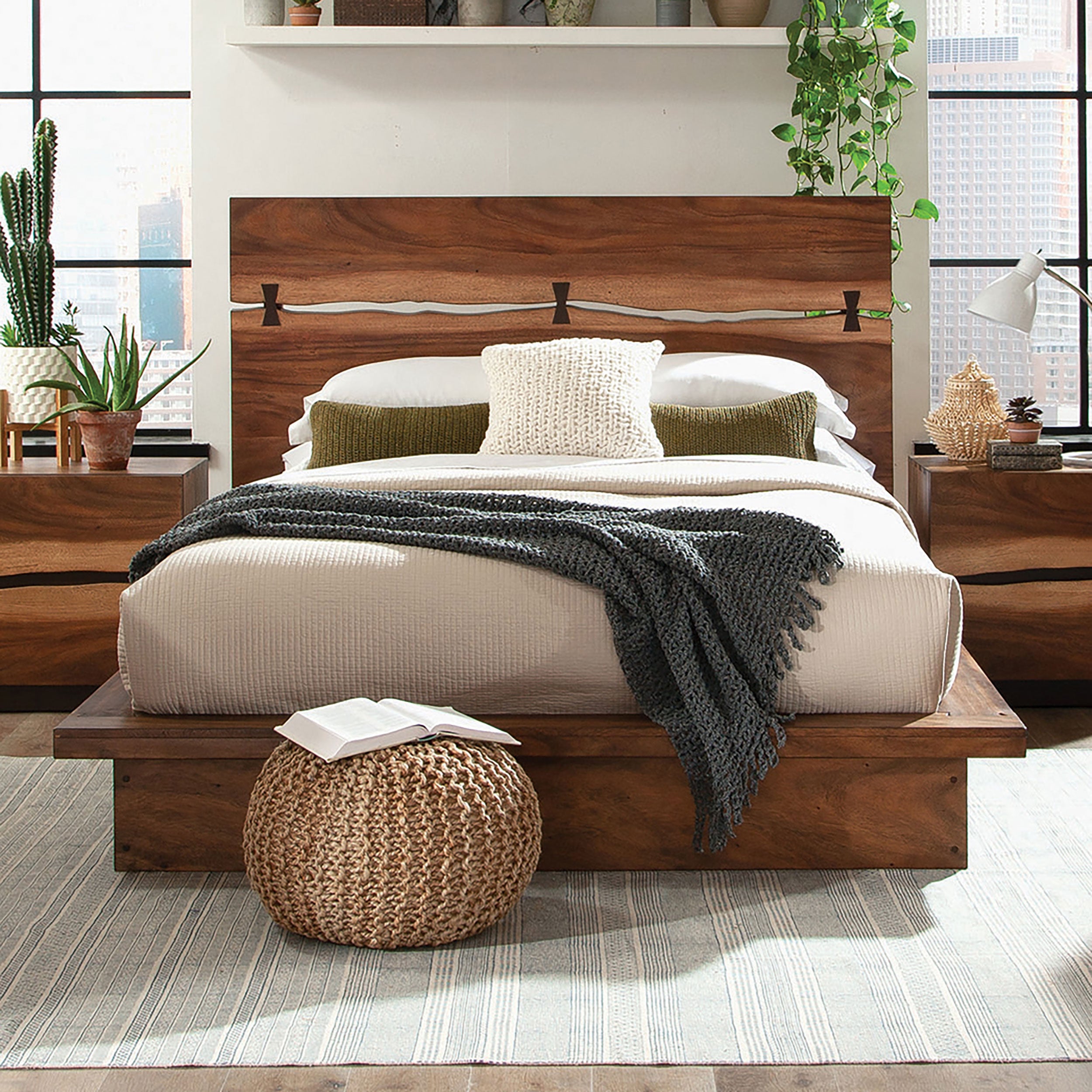 Winslow Queen & E.King Bed