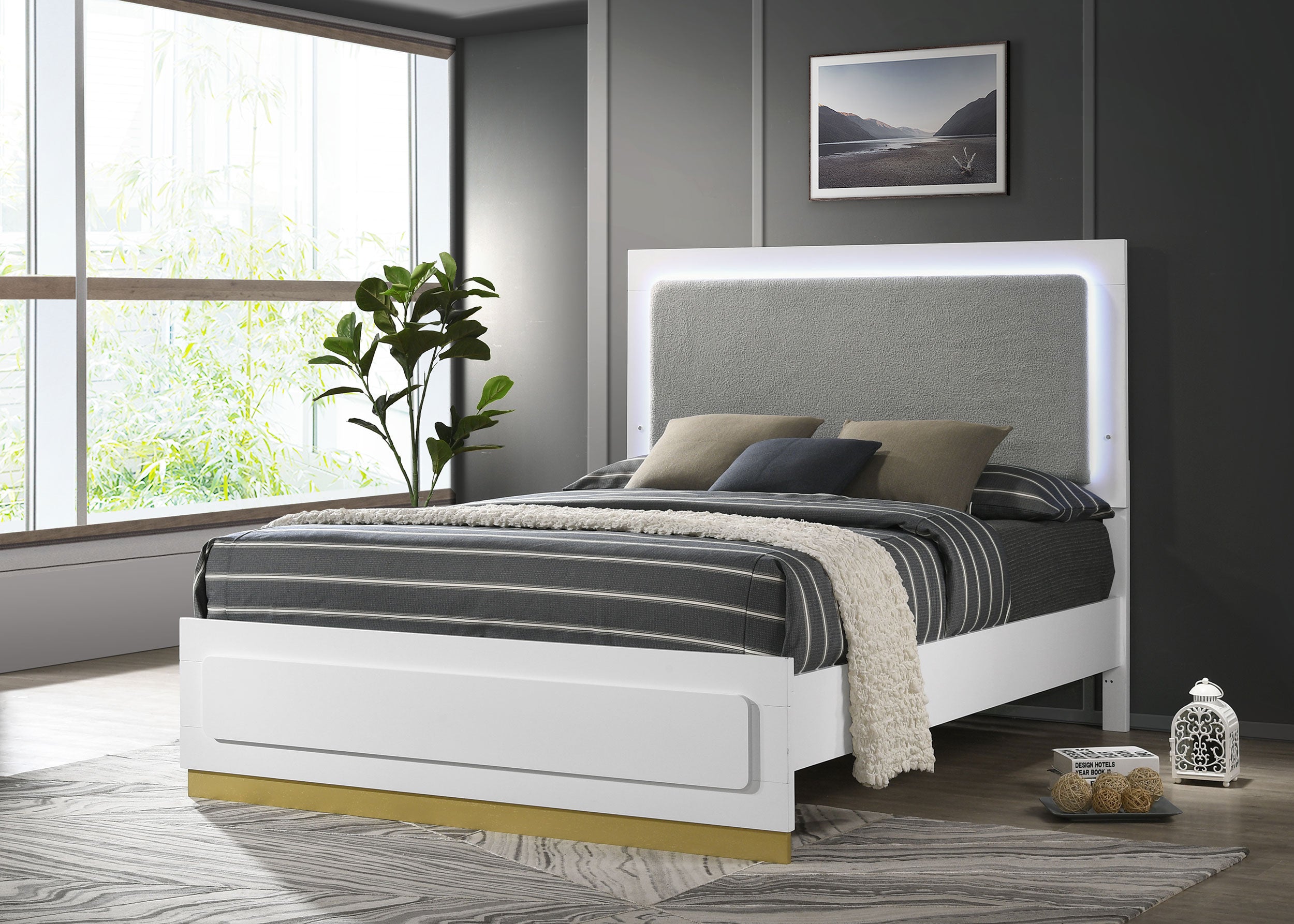 Caraway California King, E.King, & Queen Bed Black & White
