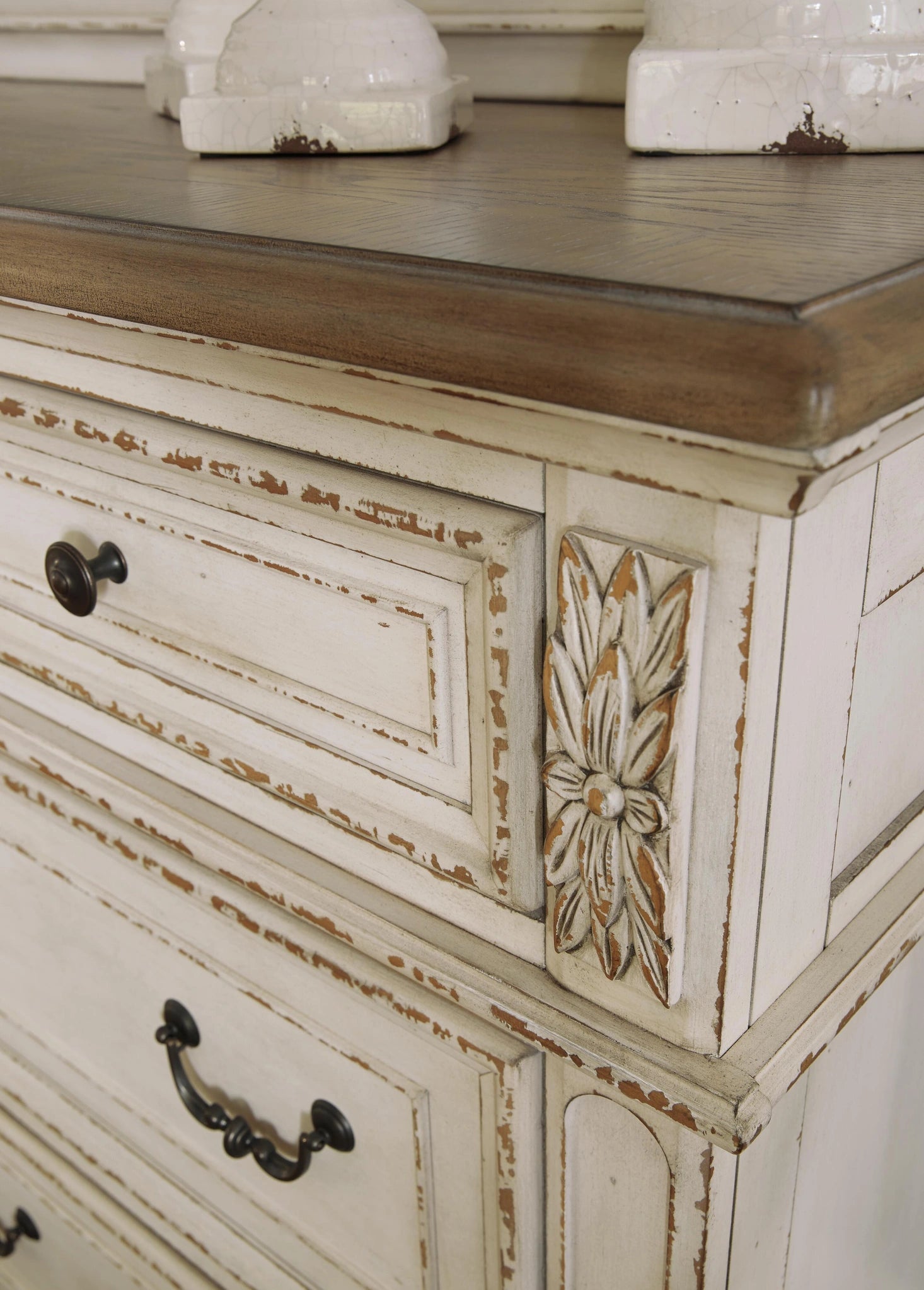 Realyn Bedroom Set
